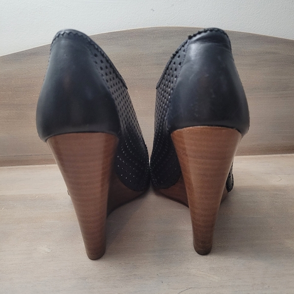 Tory Burch Women's Victor Perforated Leather Wedge Shoes 6.5 Navy Blue Brown - Picture 5 of 14